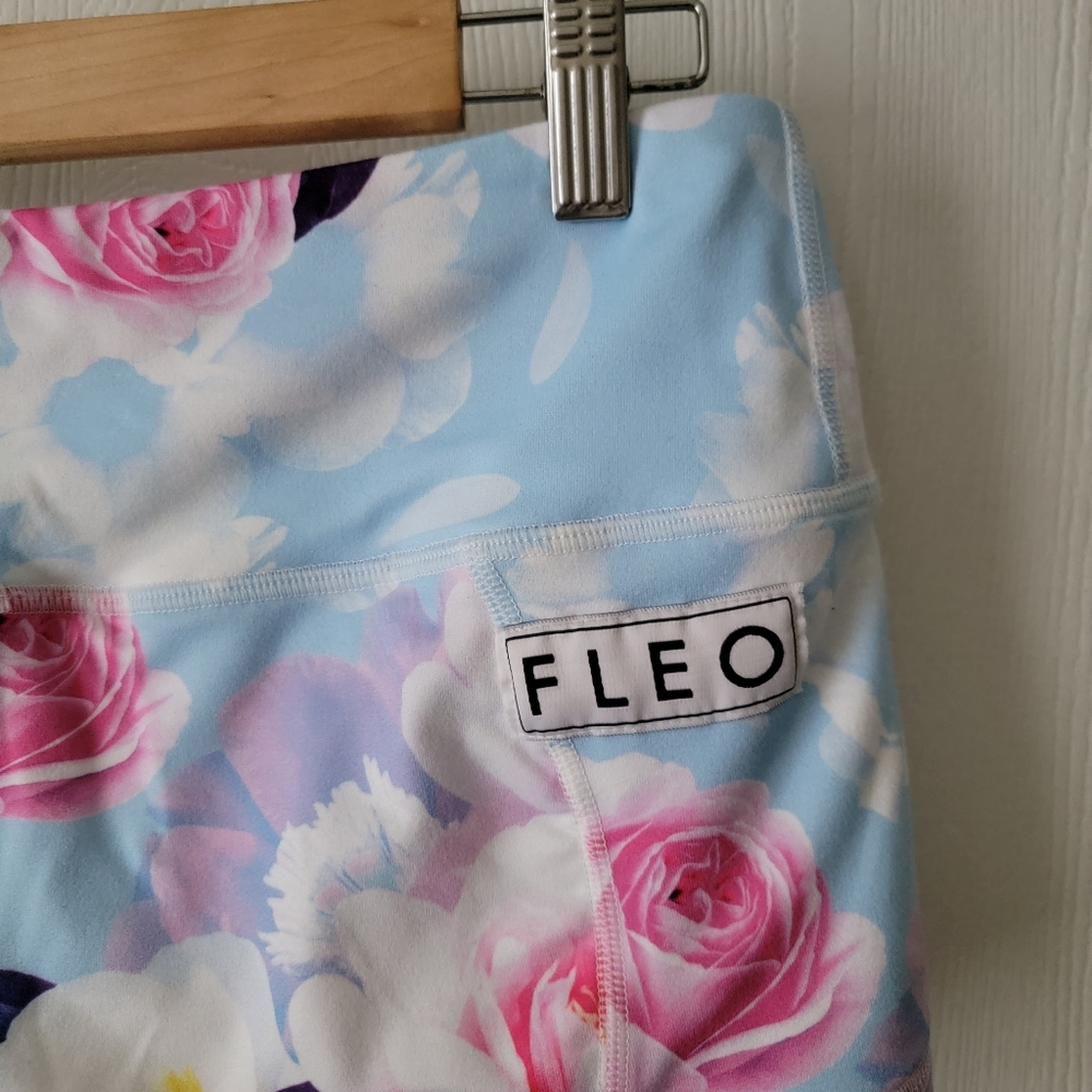 Fleo Shorts in Oasis Floral - Picture 5 of 7